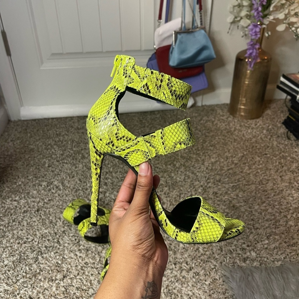 Steve Madden Mira Highlighter Green Snake Print Strappy Heels - Picture 5 of 10